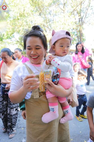 ภาพ No.194110:วัดพระธรรมกาย จัดงานวันเด็กแห่งชาติ ประจำปี พ.ศ.2568 ออกร้านอาหาร 200 ร้าน มอบของขวัญหลายหมื่นชิ้น วันที่ 12 มกราคม พ.ศ. 2568 วัดพระธรรมกาย อ.คลองหลวง จ.ปทุมธานี