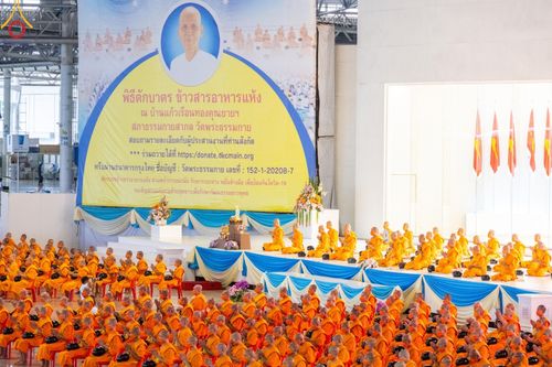 ภาพ No.124390:พิธีตักบาตรในวันมาฆบูชา ณ บ้านแก้วเรือนทองคุณยายฯ วัดพระธรรมกาย จ.ปทุมธานี วันเสาร์ที่ 24 กุมภาพันธ์ พ.ศ. 2567