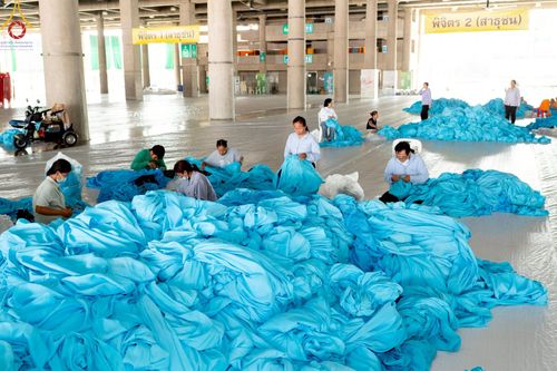 ภาพ No.220740:วันที่ 24-25 เมษายน พ.ศ. 2568 การเก็บงาน ผ้ารับประเคน ผ้าระบาย โต๊ะ เก้าอี้  ภายหลังงานวันคุ้มครองโลก ณ วัดพระธรรมกาย