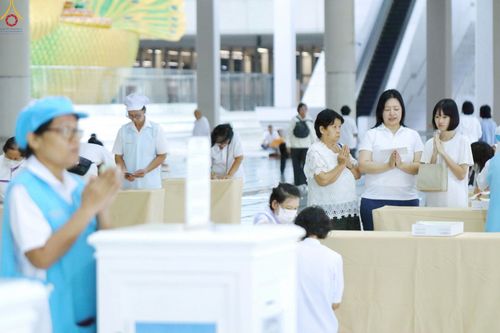 ภาพ No.240043:วันเสาร์ที่ 23 สิงหาคม พ.ศ. 2568 (วันพระ แรม 14 ค่ำ เดือน 9) พิธีบุพเปตพลี ครั้งที่ 169 ร่วมอุทิศบุญแด่หมู่ญาติที่ล่วงลับไปแล้ว และสืบทอดอายุพระพุทธศาสนา ณ หอฉันคุณยายอาจารย์ฯ วัดพระธรรมกาย