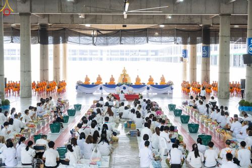 ภาพ No.85695:พิธีตักบาตรฉลองพระใหม่ ในโครงการบรรพชาอุปสมบทหมู่รุ่นเข้าพรรษา ณ วิหารคด 30 วัดพระธรรมกาย วันที่ 13 สิงหาคม พ.ศ. 2566