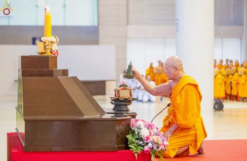 ภาพ No.88803:พิธีบูชาครูผู้ค้นพบวิชชาธรรมกาย วันศุกร์ที่ 29 กันยายน พ.ศ. 2566 วันเพ็ญขึ้น 15 ค่ำ เดือน 10 ณ วัดพระธรรมกาย