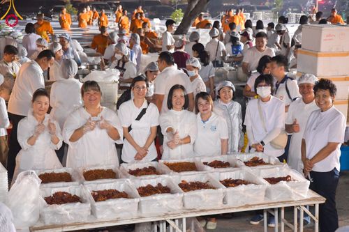 ภาพ No.111814:พิธีถวายภัตตาหารเป็นสังฆทาน แด่คณะพระธรรมยาตราฯ ในโครงการธรรมยาตรา กตัญญูบูชา มหาปูชนียาจารย์ พระมงคลเทพมุนี(สด จนฺทสโร) พระผู้ปราบมาร อนุสรณ์สถาน 7 แห่ง ปีที่ 12 วันที่ 14 มกราคม พ.ศ. 2567 ณ อนุสรณ์สถานมหาวิหารพระมงคลเทพมุนี  (โลตัสแลนด์) อ.สองพี่น้อง จ