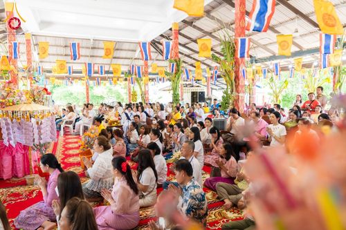 ภาพ No.182452:พิธีทอดกฐิน ณ วัดโปรยฝน จ.ปทุมธานี ในโครงการทอดกฐินสามัคคีทั่วไทย 30,000 วัด บูชาธรรม 80 ปี หลวงพ่อธัมมชโย โดยคณะศิษยานุศิษย์วัดพระธรรมกาย วันที่ 9 พฤศจิกายน พ.ศ. 2567