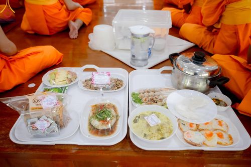 ภาพ No.174609:พิธีถวายภัตตาหารเมนูสวรรค์ เพื่อการบรรลุธรรม ณ หอฉันคุณยายอาจารย์ฯ วัดพระธรรมกาย วันที่ 23 พฤศจิกายน พ.ศ. 2567