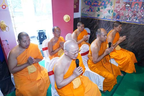 ภาพ No.80606:พิธีถวายพระบรมสารีริกธาตุแด่พระเดชพระคุณหลวงพ่อดร. ไมตรี ศากยะ เจ้าอาวาสวัดอานันทกุฏิ เพื่อประดิษฐานในเจดีย์สภาสงฆ์นิกายเถรวาท มหายานและวัชรยานแห่งเนปาล (Dharmodaya Sabha) ณ ลุมพินี ประเทศเนปาล  วันที่ 1 พฤษภาคม พ. ศ. 2566