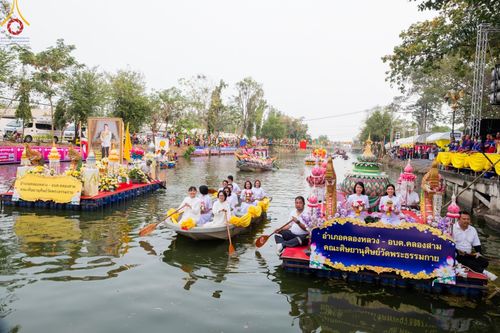 ภาพ No.123813:ขบวนพาเหรดเรือในพิธีเปิดโครงการแข่งขันเรือพาย อบต.คลองสาม ประจำปี พ.ศ. 2567 วันเสาร์ที่ 17 กุมภาพันธ์ พ.ศ. 2567