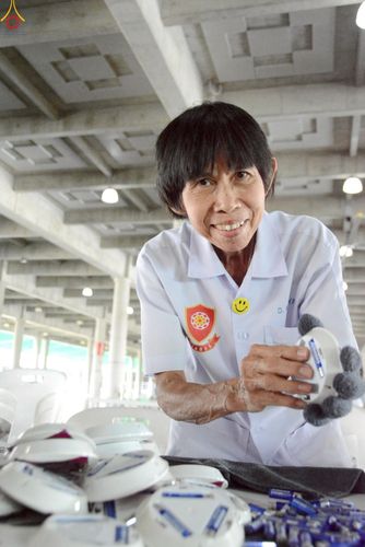 ภาพ No.246659:วันที่ 12 กันยายน พ.ศ. 2568 การเก็บงาน จัดเก็บไฟ LED ของเจ้าหน้าที่ทุกสถานะ ณ วิหารคด วัดพระธรรมกาย