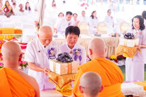 ภาพ No.179808:พิธีทอดกฐินบรมจักรพรรดิ สร้างอุโบสถ 80 ปี บูชาธรรมหลวงพ่อธัมมชโย ณ วัดพระธรรมกายแคลิฟอร์เนีย ประเทศสหรัฐอเมริกา วันอาทิตย์ที่ 10 พฤศจิกายน พ.ศ. 2567