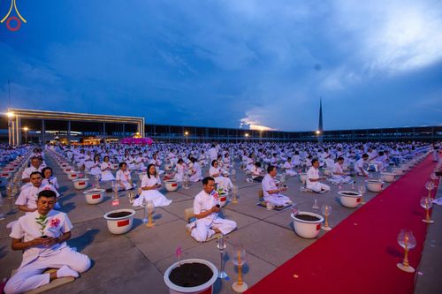 ภาพ No.160548:พิธีจุดประทีป 20,000 ดวง บูชาพระมหาธรรมกายเจดีย์ และบูชาพระมงคลเทพมุนี (สด จนฺทสโร) พระผู้ปราบมาร ณ ลานธรรม พระมหาธรรมกายเจดีย์ วัดพระธรรมกาย จ.ปทุมธานี วันที่ 10 ตุลาคม พ.ศ. 2567
