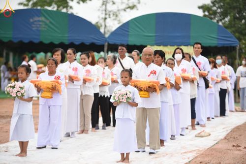 ภาพ No.146535:พิธีทอดผ้าป่าสร้างหลังคาอาคาร 80 ปี หลวงพ่อธัมมชโย ณ ศูนย์ปฎิบัติธรรมวิหารแดง จังหวัดสระบุรี วันอาทิตย์ที่ 28 กรกฎาคม พ.ศ. 2567