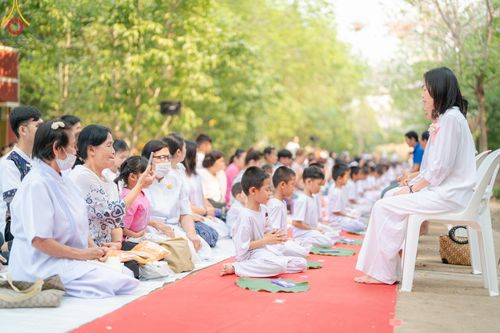 ภาพ No.135015: พิธีบรรพชาสามเณร  พิธีตักบาตรฉลองสามเณรใหม่ วันที่ 1 เมษายน พ.ศ.2567 ในโครงการบรรพชาสามเณรฟื้นฟูพระพุทธศาสนาทั่วไทย ณ ศูนย์ปฏิบัติธรรมแก้วเมืองเลย