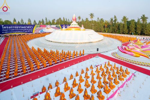 ภาพ No.109539:พิธีจุดประทีปถวายเป็นพุทธบูชา และบูชาธรรมมหาปูชนียาจารย์ วันที่ 10 มกราคม พ.ศ. 2567 ณ อนุสรณ์สถานคลองบางนางแท่น อ.สามพราน จ.นครปฐม