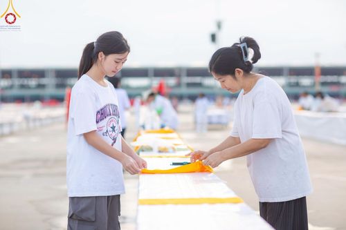 ภาพ No.218905:วันที่ 18-20 เมษายน พ.ศ. 2568 การเตรียมงานในลานธรรม , วิหารคด เพื่องานวันคุ้มครองโลก 22 เมษายน พศ. 2568