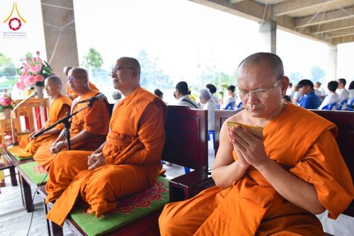 ภาพ No.152572:พิธีเททองหล่อพระพุทธรูปประจำสัตตมหาสถาน ธรรมอุทยานอุโบสถวัดสายสุวพรรณ - กิจกรรมปลูกต้นไม้เฉลิมพระเกียรติ พระบาทสมเด็จพระเจ้าอยู่หัว วันที่ 26 กรกฎาคม พ.ศ. 2567