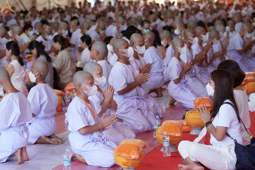 ภาพ No.67941:พิธีขอขมามอบผ้าไตรและบาตร แด่นาคธรรมทายาท ณ ประเทศอินโดนีเซีย เมื่อวันที่ 17 ธันวาคม พ.ศ. 2565