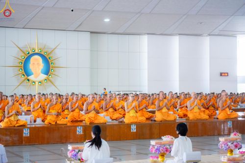 ภาพ No.168648:พิธีถวายภัตตาหารเมนูสวรรค์ ณ หอฉันคุณยายอาจารย์ วัดพระธรรมกาย ในวันเสาร์ที่ 9 พฤศจิกายน พ.ศ. 2567