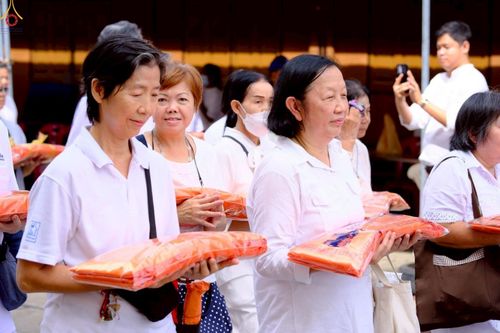 ภาพ No.251340:วันที่ 8 ตุลาคม พ.ศ. 2568 พิธีทอดกฐินสามัคคีทั่วไทย 30,000 วัด โดยคณะศิษยานุศิษย์ บูชาธรรม 81 ปี หลวงพ่อธัมมชโย ณ วัดทองบน กรุงเทพฯ