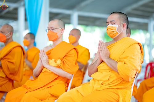 ภาพ No.84974:พิธีเจริญพระพุทธมนต์และพิธีสักการะ รูปเหมือนพระมงคลเทพมุนี (สด จนฺทสโร) ในวันที่ 5 สิงหาคม พ.ศ. 2566 ณ วัดพระธรรมกาย จ.ปทุมธานี เพื่ออัญเชิญประดิษฐาน  ณ วิหารพระมงคลเทพุนี (สด จนฺทสโร) ศูนย์ปฏิบัติธรรมภาคใต้ อ.บางกล่ำ จ.สงขลา