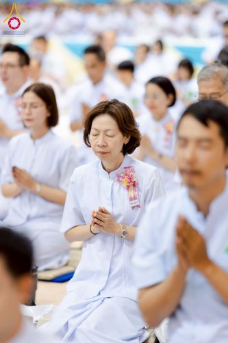 ภาพ No.215266:วันอาทิตย์ต้นเดือนที่ 6 เมษายน พ.ศ. 2568 พิธีบูชาข้าวพระ สภาธรรมกายสากล วัดพระธรรมกาย