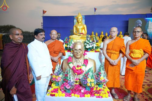 ภาพ No.212806:วันอาทิตย์ที่ 23 มีนาคม พ.ศ. 2568 ❖ คณะสงฆ์นานาชาติส่งมอบพระประธาน 108 องค์ ทั่วอินเดียรำลึกชาตกาล 134 ปี ดร.อัมเบดการ์