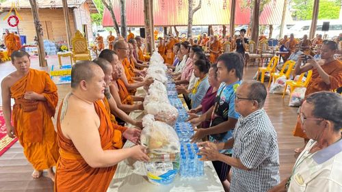 ภาพ No.159308:วันศุกร์ที่ 25 กันยายน พ.ศ. 2567 วัดพระธรรมกาย มูลนิธิธรรมกาย และคณะศิษยานุศิษย์ฯ ร่วมสมทบกัปปิยภัณฑ์ จำนวน 200,000 บาท สนับสนุนสำนักงานเจ้าคณะใหญ่หนตะวันออก ฝ่ายสาธารณสงเคราะห์ของมหาเถรสมาคม เพื่อช่วยเหลือผู้ประสบอุทกภัย