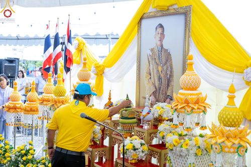 ภาพ No.146408:มหาสังฆทานถวายเป็นพุทธบูชาครั้งยิ่งใหญ่ โครงการทำบุญตักบาตร เพื่อถวายเป็นพระราชกุศล เนื่องในโอกาสมหามงคลเฉลิมพระชนมพรรษา พระบาทสมเด็จพระเจ้าอยู่ห้วฯ ทรงเจริญพระชนมพรรษา 6 รอบ 72 พรรษา