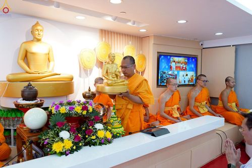 ภาพ No.233647:วันอาทิตย์ที่ 6 กรกฎาคม พ.ศ.2568 พิธีสมโภช 15 ปี วัดพระธรรมกายเกาลูน และพิธีมุทิตาสักการะเปรียญธรรม 9 ประโยค ณ วัดพระธรรมกายเกาลูน เขตปกครองพิเศษฮ่องกง สาธารณรัฐประชาชนจีน