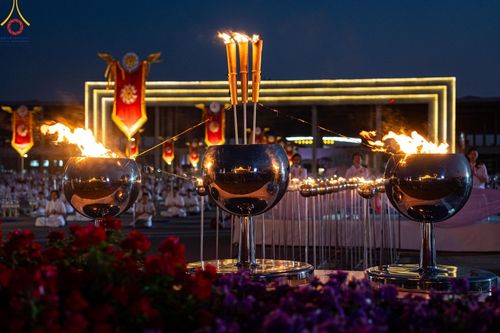 ภาพ No.124980:พิธีเวียนประทักษิณและจุดมาฆประทีป (ชุดที่ 2) ในวันมาฆบูชา เสาร์ที่ 24 กุมภาพันธ์ พ.ศ. 2567 ณ พระมหาธรรมกายเจดีย์ วัดพระธรรมกาย