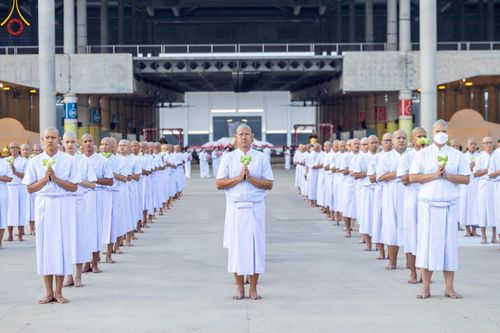 ภาพ No.216916:วันเสาร์ที่ 12 เมษายน พ.ศ. 2568 พิธีเวียนประทักษิณรอบพระมหาธรรมกายเจดีย์  พิธีวันทาเจดีย์ พิธีขอขมาและมอบผ้าไตร ในโครงการอุปสมบทหมู่ บูชาธรรมหลวงพ่อธัมมชโย, โครงการธรรมทายาท ระดับอุดมศึกษา รุ่นที่ 52 ,  โครงการบวชพระนานาชาติ AEC & WAB CEO รุ่นที่ 4 , ณ ว