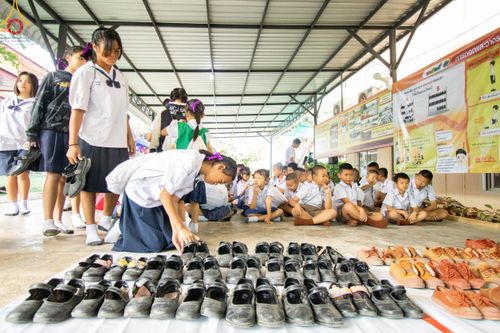 ภาพ No.104866:วันรวมพลังเด็กดี V-star ผู้นำฟื้นฟูศีลธรรมโลก จังหวัดกำแพงเพชร ณ ศูนย์ปฏิบัติธรรมกำแพงเพชร ในอุปถัมภ์พระพรหมวชิรปัญญาจารย์ วันที่ 22 ธันวาคม พ.ศ. 2566