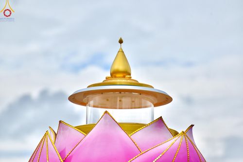 ภาพ No.127917:คณะพระธรรมยาตราฯ ปฎิบัติธรรมและถ่ายภาพหมู่ประวัติศาสตร์ ณ ลานหน้าพระปรางค์สามยอด วัดโคกสมานคุณ อ.หาดใหญ่ จ.สงขลา วันเสาร์ที่ 9 มีนาคม พ.ศ. 2567