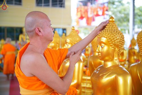 ภาพ No.186382:พิธีบรรจุพระบรมสารีริกธาตุ และพิธีพุทธาภิเษกองค์พระประธาน 150 องค์  ส่งประดิษฐาน ณ ดินแดนพุทธภูมิ อินเดีย-เนปาล ณ วัดประยูรธรรมาราม อ.ลำลูกกา จ.ปทุมธานี วันอาทิตย์ที่ 15 ธันวาคม พ.ศ. 2567