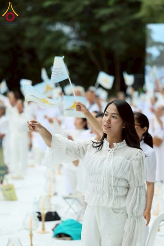 ภาพ No.261850:วันที่ 14 ตุลาคม พ.ศ. 2568 พิธีกลั่นแผ่นดิน โปรยทรายตอกเสาเข็มมหามงคลต้นแรก  สร้างองค์พระเจดีย์และจุดประทีปถวายเป็นพุทธบูชา ณ ศูนย์ปฏิบัติธรรมชัยนาท ต.ธรรมามูล อ.ชัยนาท จ.ชัยนาท