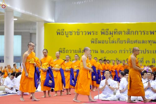 ภาพ No.236180:วันที่ 3 สิงหาคม พ.ศ. 2568 พิธีมุทิตาสักการะพระภิกษุ ผู้สอบได้เปรียญธรรม 9 ประโยค ระดับโลก ปีที่ 37, พิธีมอบโล่และทุนการศึกษา สำนักเรียนบาลีดีเด่นทั่วประเทศ ณ ห้องแก้วสารพัดนึก 1 วัดพระธรรมกาย