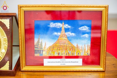 ภาพ No.222564:วันที่ 21 เมษายน พ.ศ. 2568 หลวงพ่อทัตตชีโวต้อนรับคณะสงฆ์บังกลาเทศ ณ อาคาร 100 ปี คุณยายมหารัตนอุบาสิกาจันทร์ ขนนกยูง วัดพระธรรมกาย