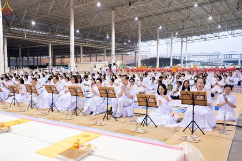 ภาพ No.188135:พิธีถวายภัตตาหารเป็นสังฆทาน แด่พระธรรมยาตรา ในโครงการธรรมยาตรา กตัญญูบูชา มหาปูชนียาจารย์ พระมงคลเทพมุนี(สด จนฺทสโร) พระผู้ปราบมาร อนุสรณ์สถาน 7 แห่ง ปีที่ 13 ณ สภาธรรมกายสากล วัดพระธรรมกาย วันที่ 2 มกราคม พ.ศ. 2568