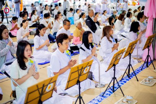 ภาพ No.192505:พิธีถวายภัตตาหารเป็นสังฆทาน แด่พระธรรมยาตรา ณ อนุสรณ์สถานคลองบางนางแท่น อ.สามพราน จ.นครปฐม ในโครงการธรรมยาตรา กตัญญูบูชา มหาปูชนียาจารย์ พระมงคลเทพมุนี(สด จนฺทสโร) พระผู้ปราบมาร อนุสรณ์สถาน 7 แห่ง ปีที่ 13 วันที่ 10 มกราคม พ.ศ. 2568