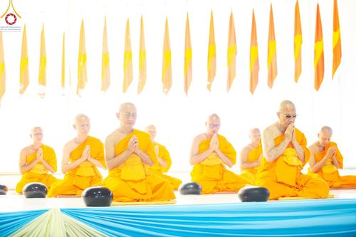 ภาพ No.207200:พิธีตักบาตร และปฏิบัติธรรมช่วงสาย ในวันมาฆบูชา วันพุธที่ 12 กุมภาพันธ์ พ.ศ. 2568 ณ วัดพระธรรมกาย จังหวัดปทุมธานี