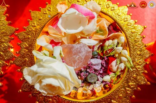 ภาพ No.224443:วันจันทร์ที่ 12 พฤษภาคม พ.ศ. 2568  ชาวพุทธในอินโดนีเซีย ร่วมฉลองวิสาขบูชาจุดประทีปกว่า 200,000 ดวง ณ พระมหาเจดีย์บรมพุทโธ  เจริญพุทธมนต์ถวาย “พระวชิรเกล้าเจ้าอยู่หัว”