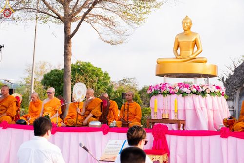 ภาพ No.58083:พิธีตักบาตรพระภิกษุและสามเณร 180 รูป ณ ลานองค์พระสมุทรเจดีย์ จ.สมุทรปราการ วันเสาร์ที่ 27 เมษายน พ.ศ. 2567