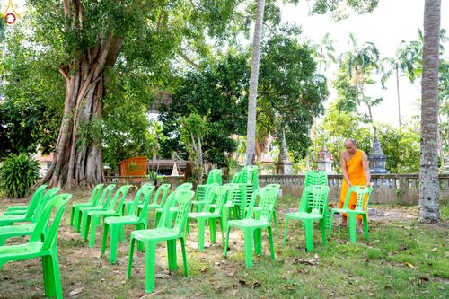 ภาพ No.234346:วันพฤหัสบดีที่ 24 กรกฎาคม พ.ศ. 2568 พิธีถวายสังฆทานแก่คณะสงฆ์ 323 วัด , พิธีมอบกองทุนหนุนแรงใจช่วยครูใต้ , พิธีทำบุญส่วนกุศลแด่ผู้วายชนม์ ในเหตุการณ์ความไม่สงบ 4 จังหวัด ชายแดนภาคใต้ (ปัตตานี , ยะลา , นราธิวาส , สงขลา) ปีที่ 21 ครั้งที่ 179 ณ วัดเวฬุวัน 