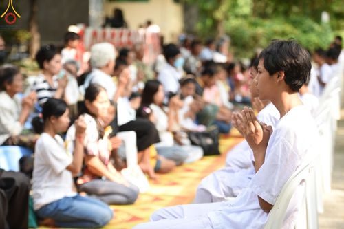 ภาพ No.135186:พิธีตัดปอยผม, พิธีขอขมารับผ้าไตร, พิธีบรรพชา, พิธีถวายบาตร ในโครงการบรรพชาสามเณร ฟื้นฟูพระพุทธศาสนาทั่วไทย  ณ ศูนย์ปฏิบัติธรรมบุญประสาน ต.พญาเย็น อ.ปากช่อง จ.นครราชสีมา วันที่ 5 เมษายน พ.ศ. 2567