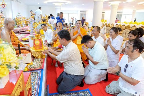 ภาพ No.260409:วันที่ 19 ตุลาคม พ.ศ. 2568 พิธีทอดกฐินสามัคคีทั่วไทย 30,000 วัด โดยคณะศิษยานุศิษย์ บูชาธรรม 81 ปี หลวงพ่อธัมมชโย ณ วัดเทพวนาราม ต.ศรีสุนทร อ.ถลาง จ.ภูเก็ต