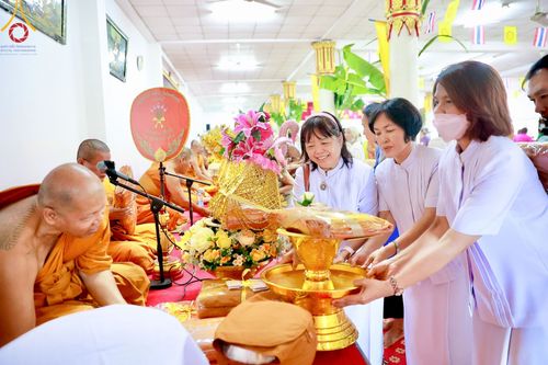 ภาพ No.183385:พิธีทอดกฐิน ณ วัดไทรม้าเหนือ จ.นนทบุรี ในโครงการทอดกฐินสามัคคีทั่วไทย 30,000 วัด บูชาธรรม 80 ปี หลวงพ่อธัมมชโย โดยคณะศิษยานุศิษย์วัดพระธรรมกาย วันที่ 23 ตุลาคม พ.ศ. 2567