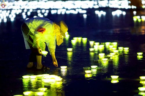 ภาพ No.244174:วันที่ 7 กันยายน พ.ศ. 2568 พิธีจุดประทีป วันครูผู้ค้นพบวิชชาธรรมกาย ณ ลานธรรมฯ และวิหารคด วัดพระธรรมกาย