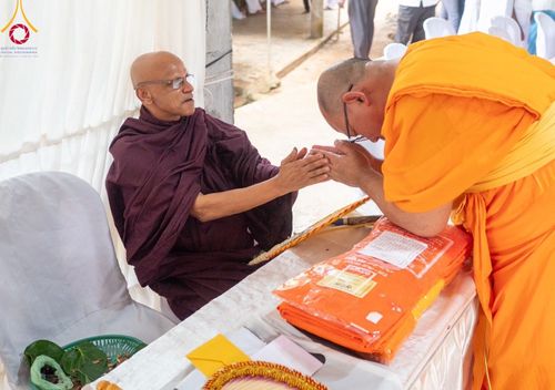 ภาพ No.96745:วัดพระธรรมกาย ร่วมบุญกฐินศรีลังกา ณ วัดศรีสุมะนะวิเวการามายะ มาตาเล เขตมาตาเล จังหวัดภาคกลาง ประเทศศรีลังกา วันที่ 16 พฤศจิกายน พ.ศ. 2566