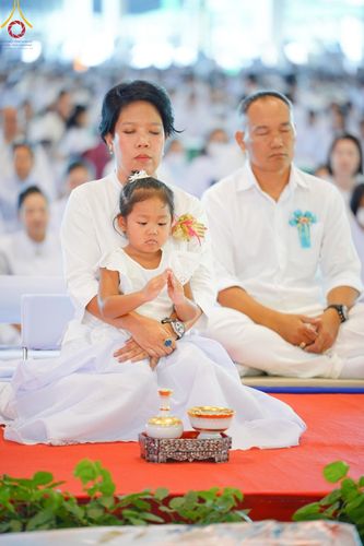 ภาพ No.150964:พิธีตักบาตร ในวันอาทิตย์ต้นเดือน วันที่ 1 กันยายน พ.ศ. 2567 ณ สภาธรรมกายสากล วัดพระธรรมกาย