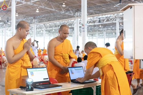 ภาพ No.160995:พิธีถวายภัตตาหารเมนูสวรรค์ ในพรรษาแห่งการเข้าถึงธรรม วันที่ 10 ตุลาคม พ.ศ. 2567 ณ สภาธรรมกายสากล วัดพระธรรมกาย