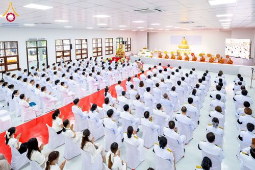 ภาพ No.275981:วันที่ 5 ธันวาคม พ.ศ. 2568 พสกนิกรอำเภอคลองหลวง พร้อมใจบำเพ็ญกุศลอุทิศถวาย “ในหลวงรัชกาลที่ 9” น้อมรำลึกในพระมหากรุณาธิคุณ เนื่องในวันคล้ายวันพระบรมราชสมภพ วันชาติ และวันพ่อแห่งชาติ ณ อาคารปลูกศรัทธา 2 วัดพระธรรมกาย อำเภอคลองหลวง จังหวัดปทุมธานี